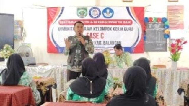 Teks foto KKG Fase C Kecamatan Paringin memperkenalkan inovasi CAKAR BIDAWANG dalam pertemuan rutin sekaligus kegiatan berbagi praktik baik yang digelar di SD Negeri Mangkayahu, Kecamatan Paringin, Kamis (8/10/2026). (ist)(kalselpos.com)